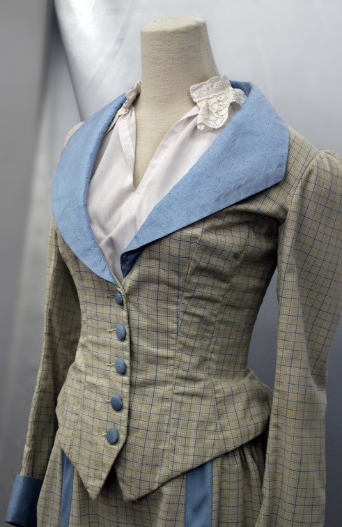 Edwardian Cream Suit - Collar Detail.JPG